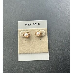 New 14k gold with pearls earrings never worn